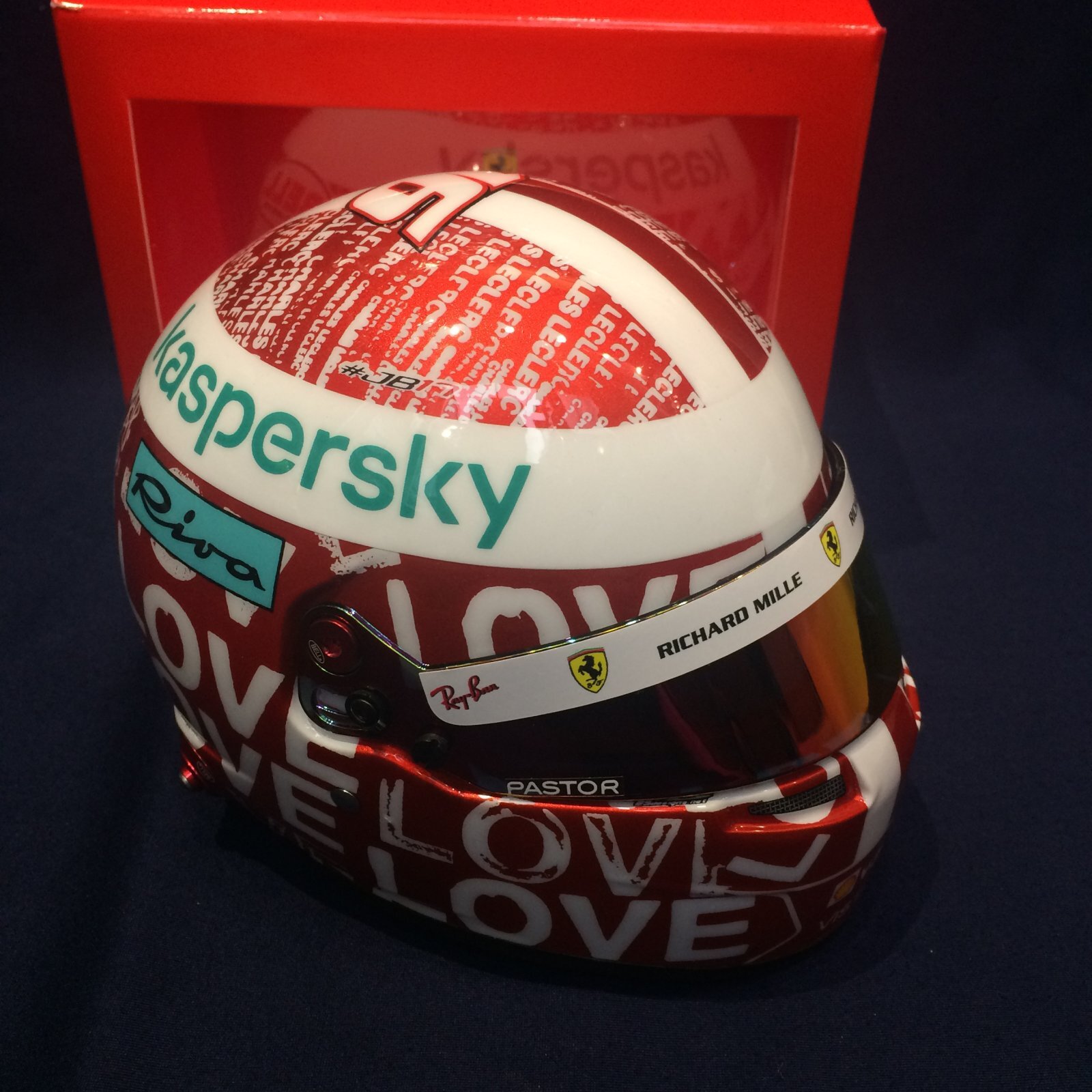 画像1: BELL DRM別注 1/2スケール FERRARI 2021 アブダビGP ミニヘルメット （C.ルクレール）