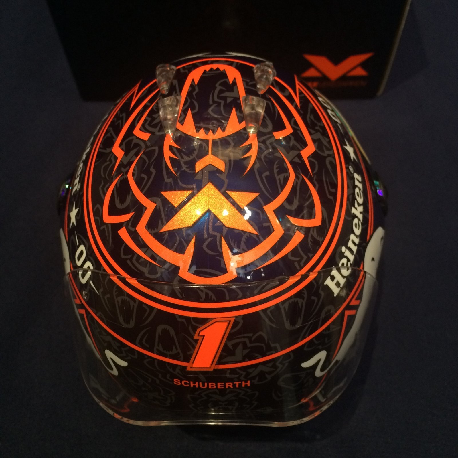 画像: MVショップ別注 シューベルト 1/2スケール RED BULL 2025 オレンジ ライオン ヘルメット （M.フェルスタッペン）