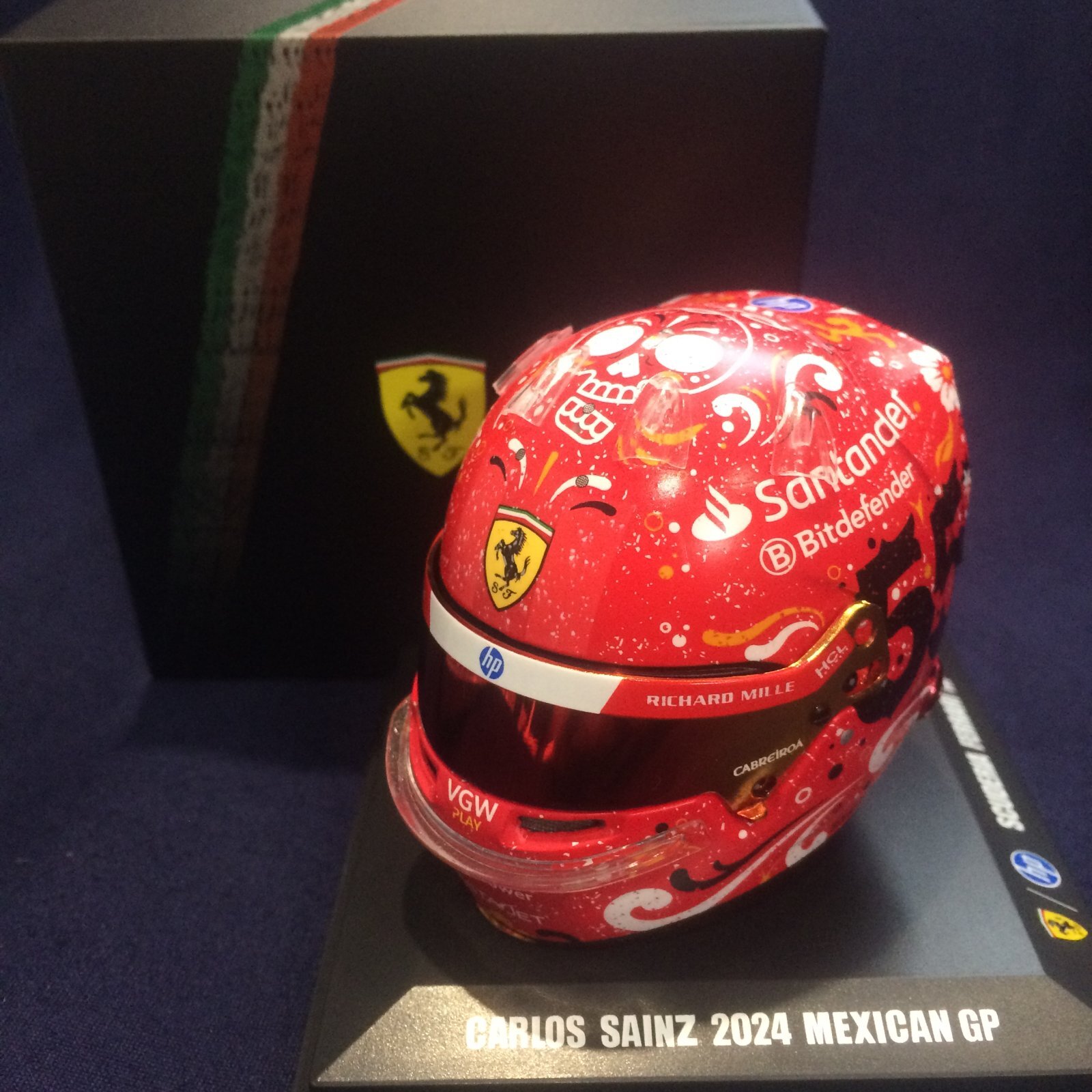 画像1: 新品正規入荷品●LOOKSMART 1/5 FERRARI F1 MEXICAN GP 2024 (C.サインツ）ミニヘルメット