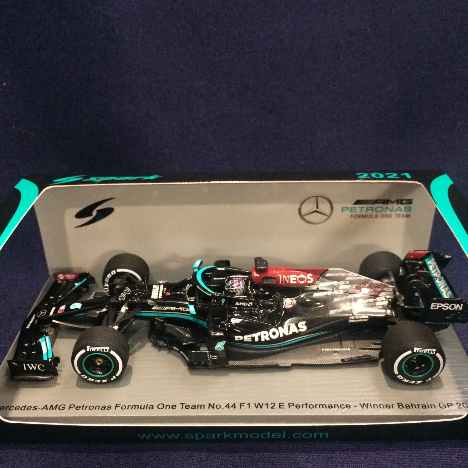 画像1: セカンドハンド品●SPARK1/43 MERCEDES W12 WINNER BAHRAIN GP 2021 (L.ハミルトン）#44
