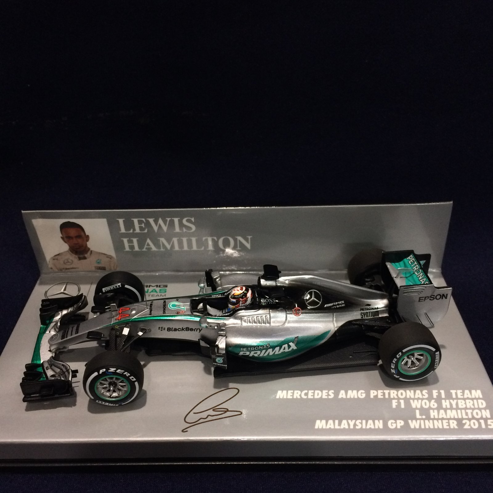 画像1: 新品正規入荷品●PMA1/43 MERCEDES-AMG PETRONAS W06 WINNER MALAYSIAN GP 2015 (L.ハミルトン）#44 ※レジン製※