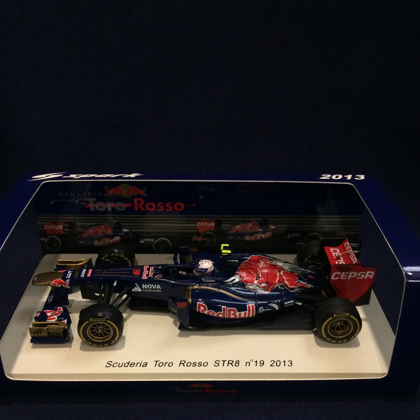 画像1: セカンドハンド品●SPARK1/43 SCUDERIA TORO ROSSO STR8 （D.リカルド）2013 #19