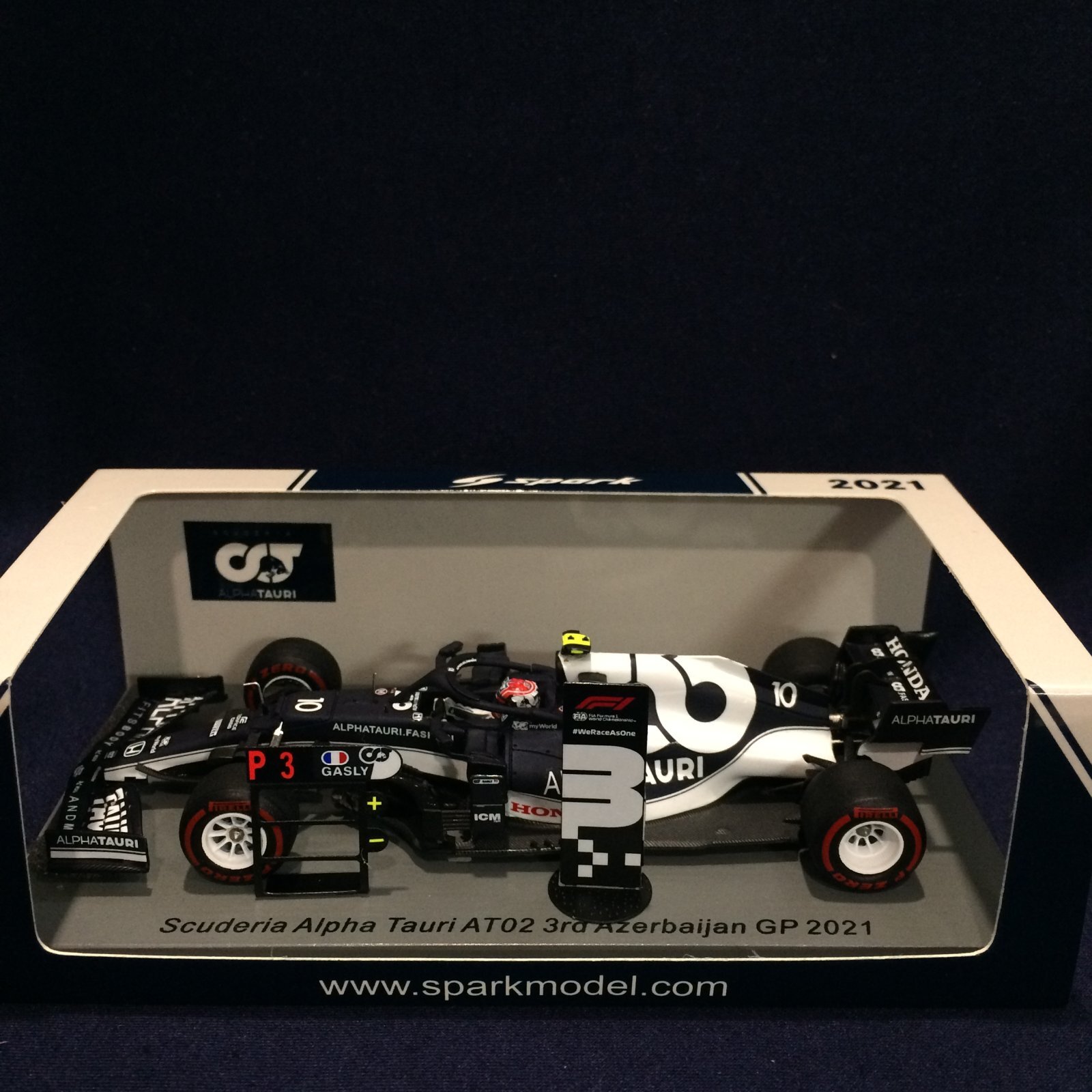 画像1: セカンドハンド品●SPARK 1/43 SCUDERIA ALPHA TAURI AT02 3rd AZERBAIJAN GP 2021 (P.ガスリー）#10