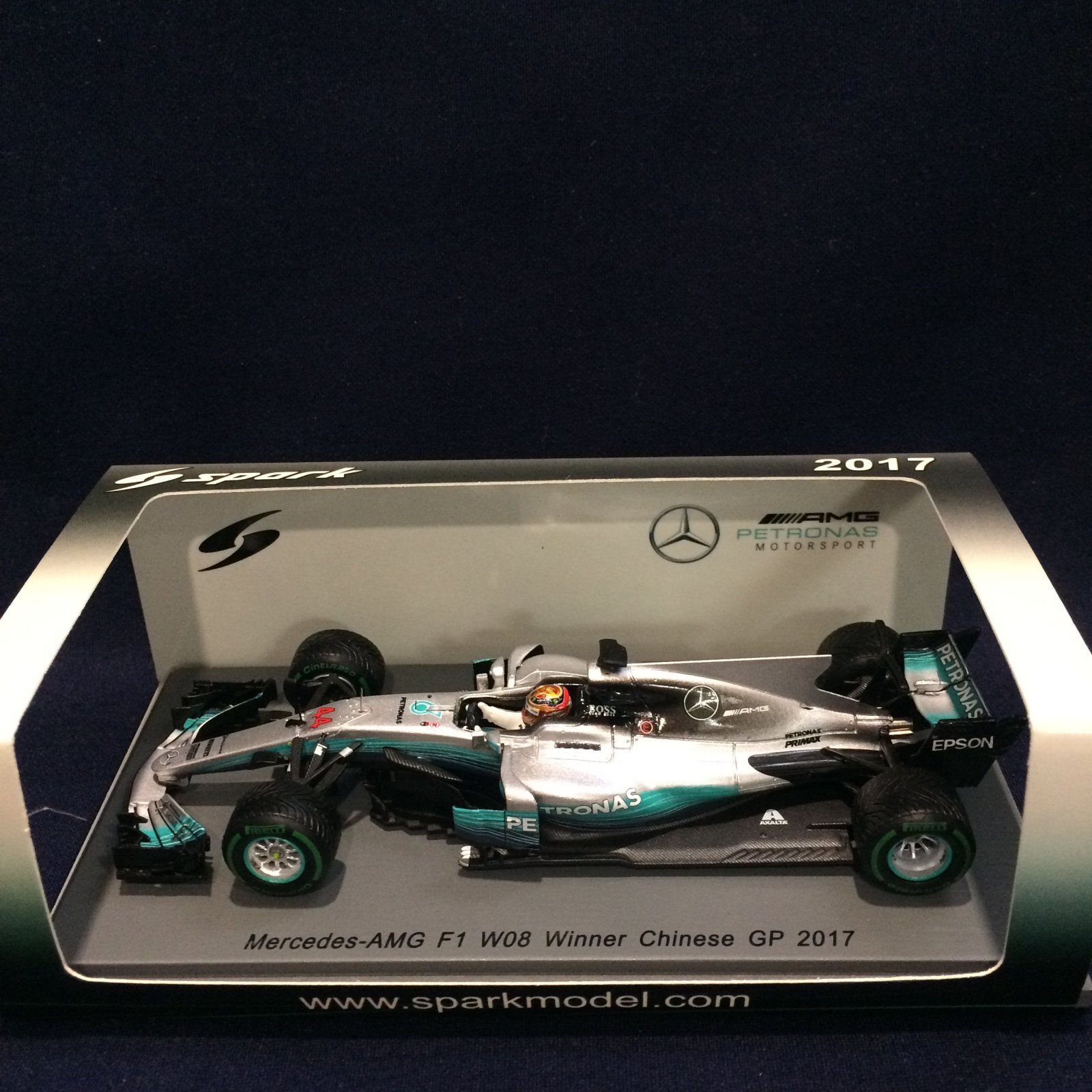 画像1: セカンドハンド品●SPARK1/43 MERCEDES-AMG W08 WINNER CHINESE GP 2017 (L.ハミルトン）#44