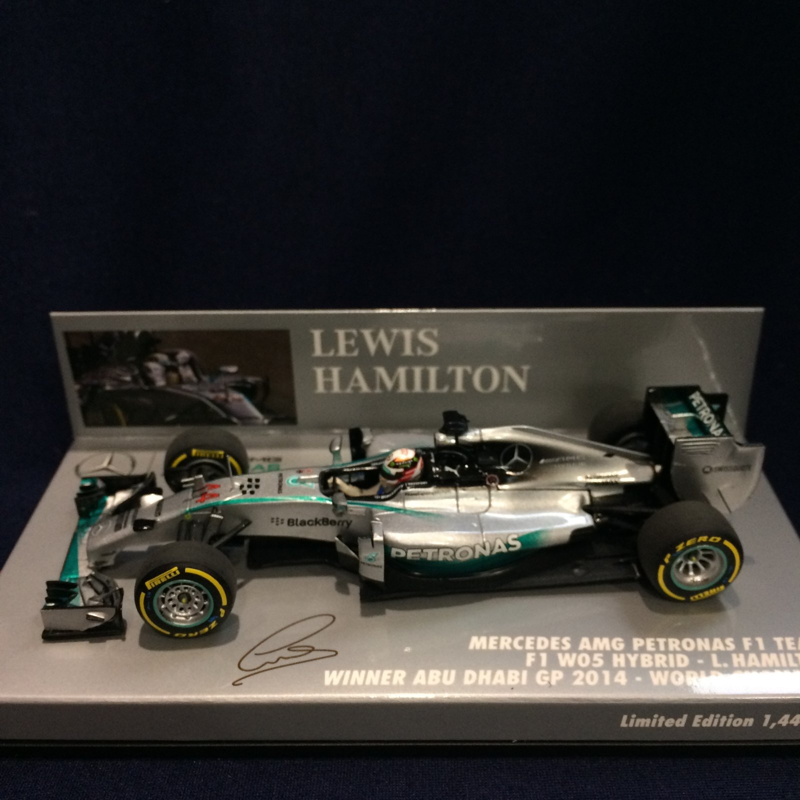 画像1: セカンドハンド品●PMA1/43 MERCEDES AMG PETRONAS W05 WINNER ABU DHABI GP WORLD CHAMPION 2014 (L.ハミルトン）#44