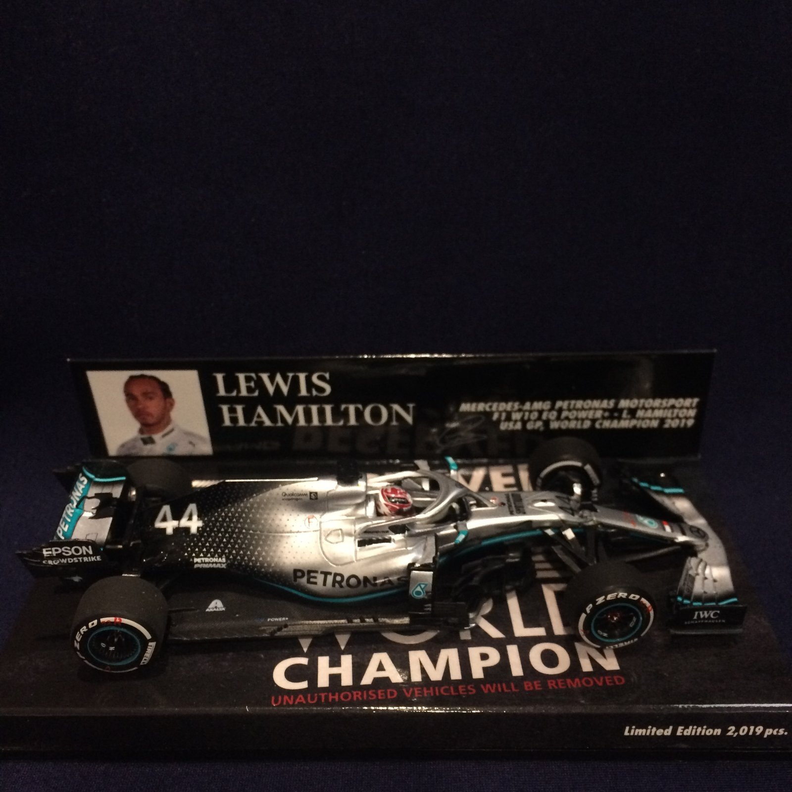 画像1: セカンドハンド品●PMA1/43 MERCEDES-AMG PETRONAS W10 USA GP WORLD CHAMPION 2019 (L.ハミルトン）#44