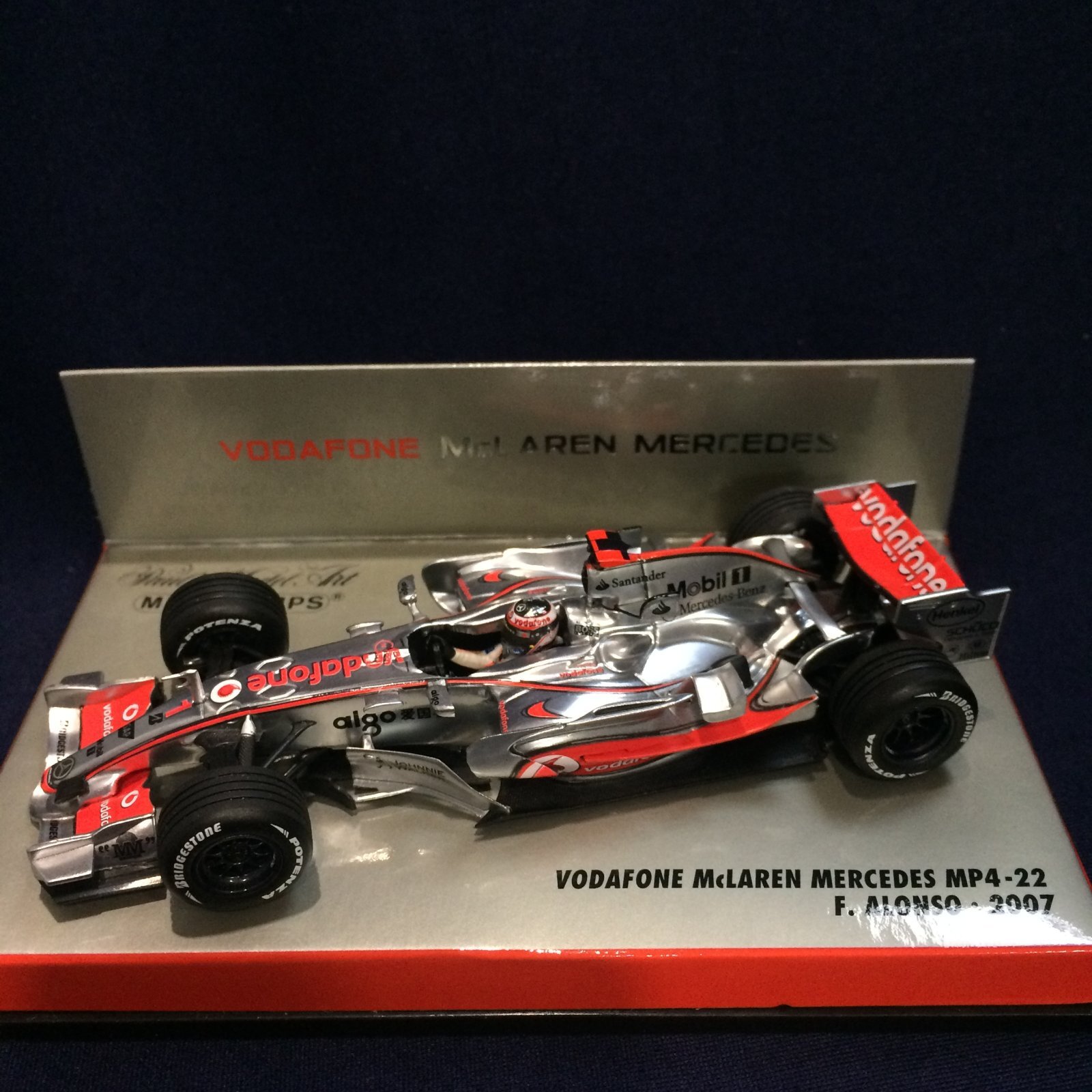 画像1: セカンドハンド品●チーム別注品●PMA1/43 VODAFONE McLAREN MERCEDES MP4-22 (F.アロンソ）#1