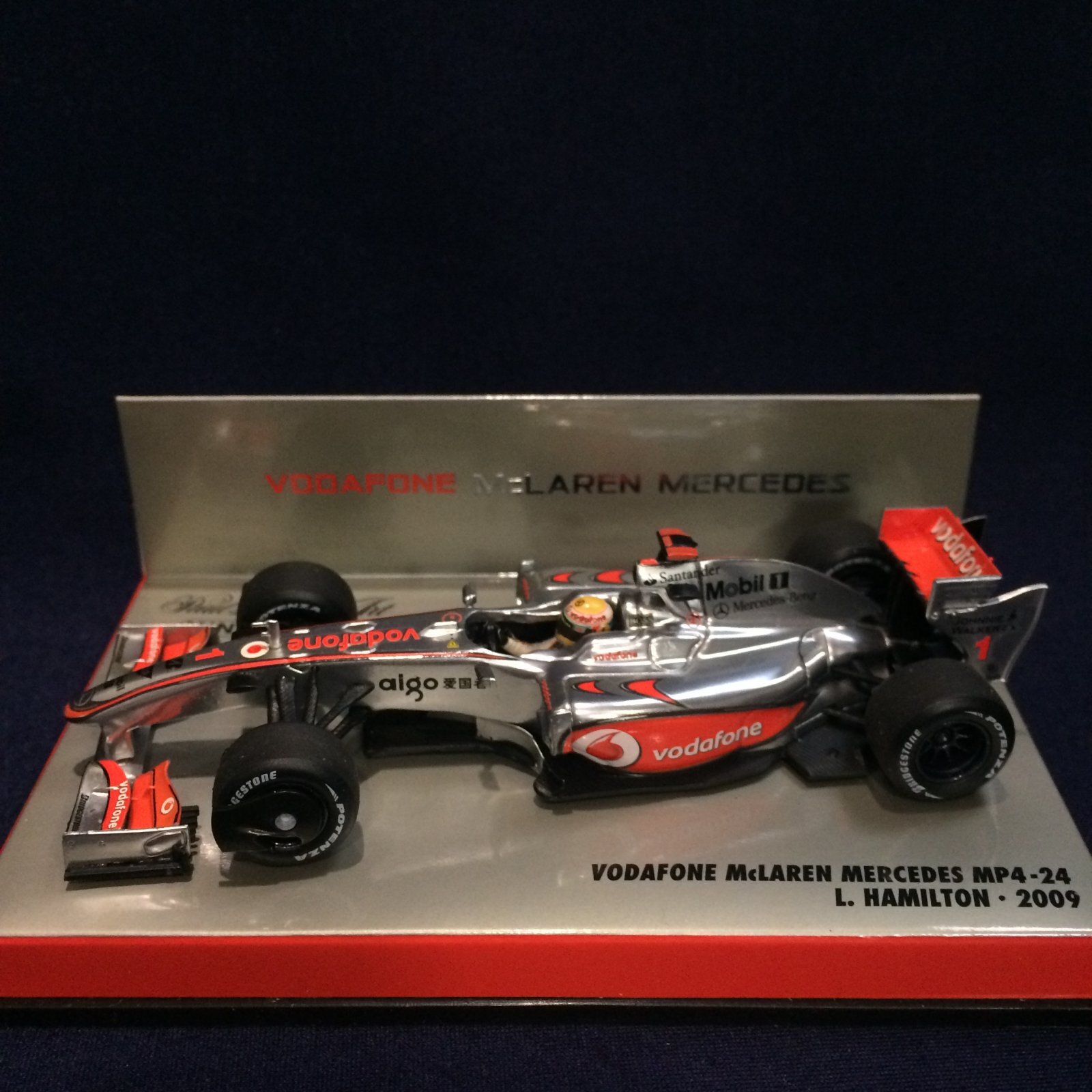 画像1: セカンドハンド品●チーム別注品●PMA1/43 VODAFONE McLAREN MERCEDES MP4-24 (L.ハミルトン）2009 #1