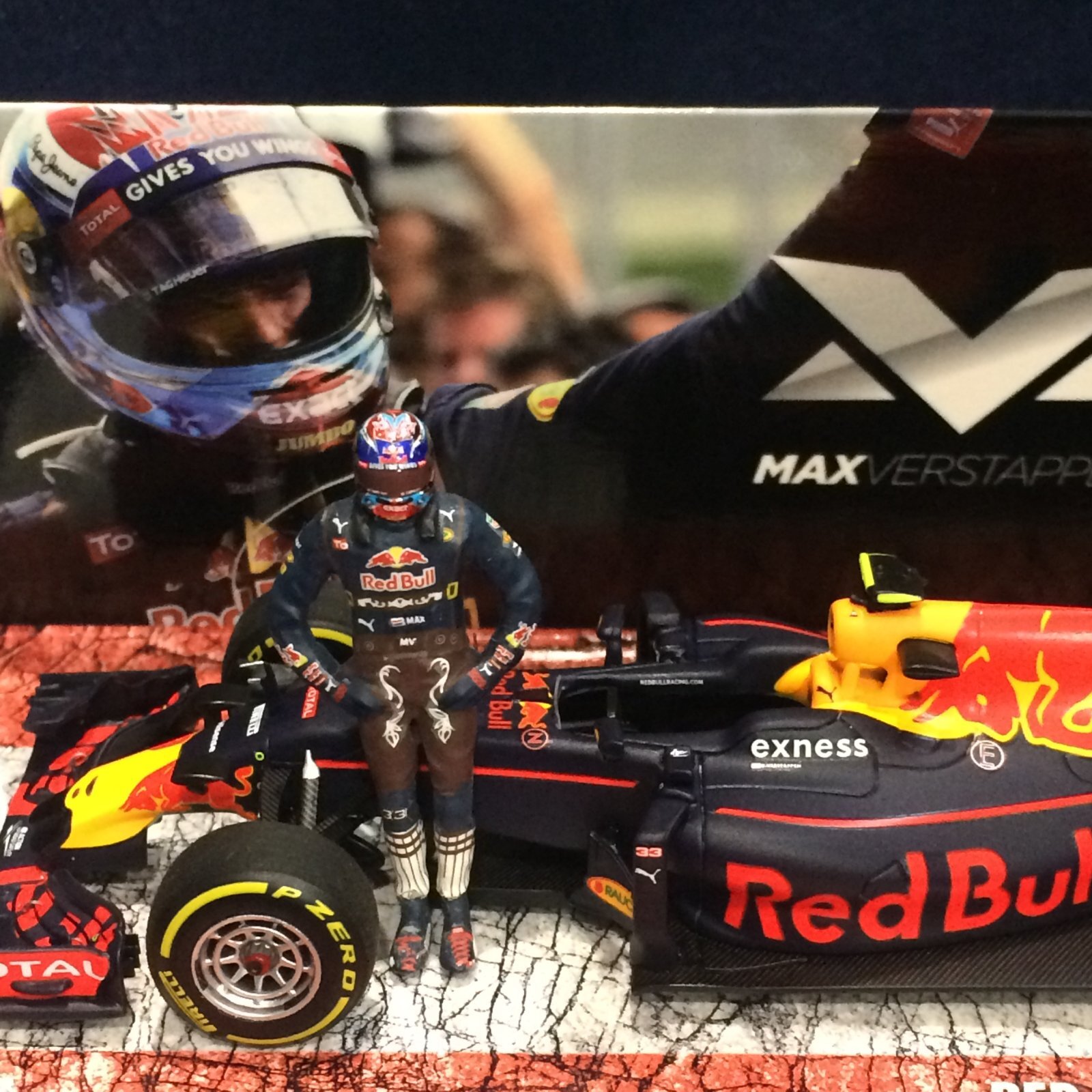 画像: セカンドハンド品●MVショップ別注●PMA 1/43 RED BULL TAG HEUER RB12 2nd PLACE AUSTRIAN GP 2016 (M.フェルスタッペン）#33 ※スタンディングフィギュア※