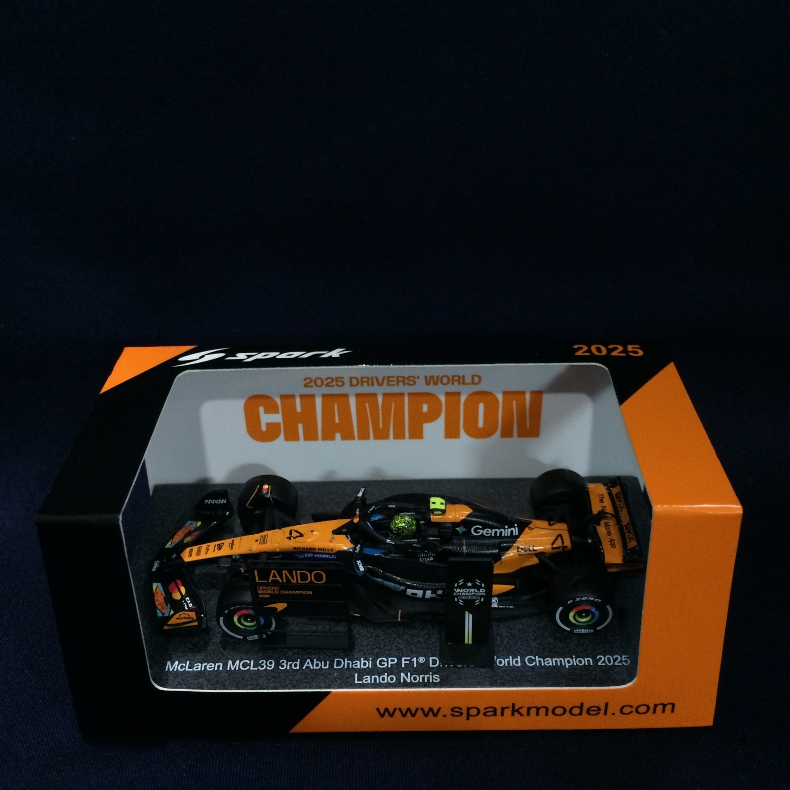 画像1: 新品正規入荷品●SPARK 1/64 McLAREN MCL39 3rd ABU DHABI GP WORLD CHAMPION 2025 (L.ノリス）#4
