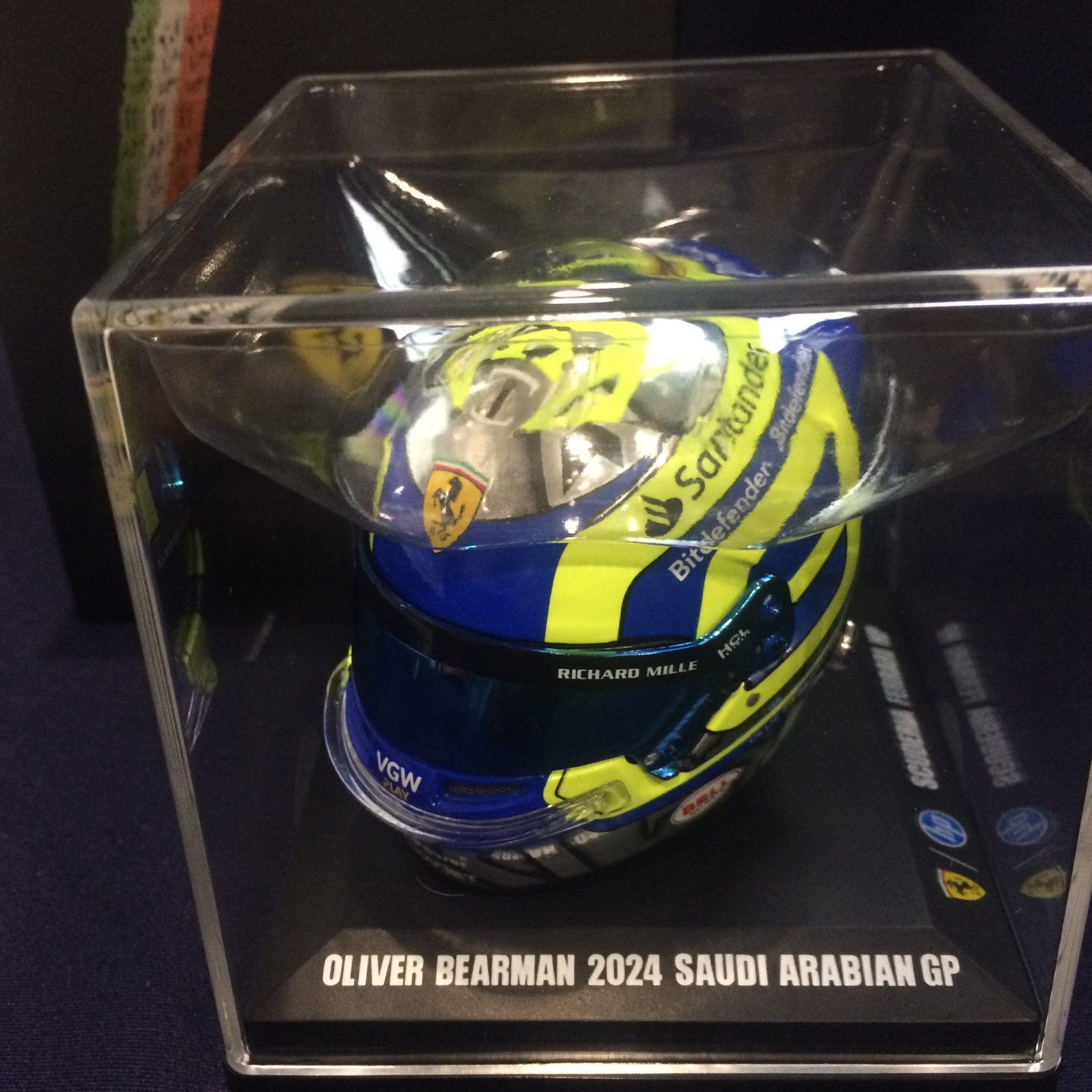 画像1: 新品正規入荷品●LOOKSMART 1/5 FERRARI F1 SAUDI ARABIAN GP 2024 (O.ベアマン）ミニヘルメット