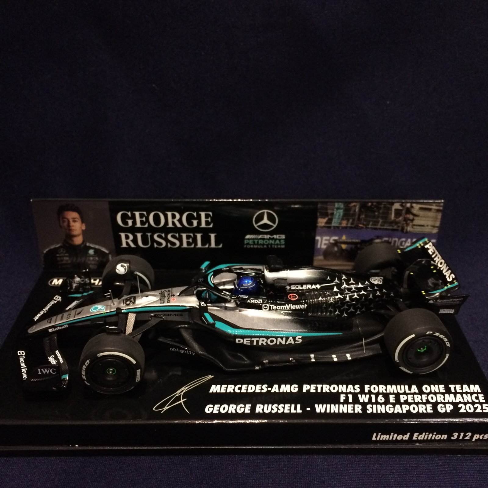 画像1: 新品正規荷品●PMA 1/43 MERCEDES-AMG PETRONAS W16 WINNER SINGAPORE GP 2025 (G.ラッセル）#63 