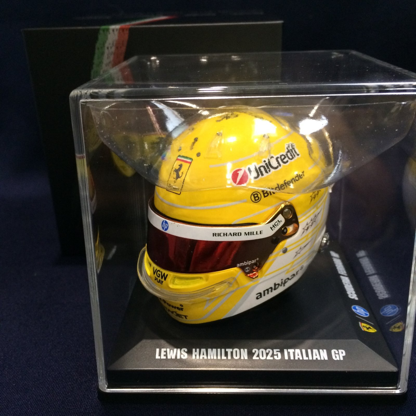 画像1: 新品正規入荷品●LOOKSMART 1/5 FERRARI F1 ITALIAN GP 2025 (L.ハミルトン）ミニヘルメット
