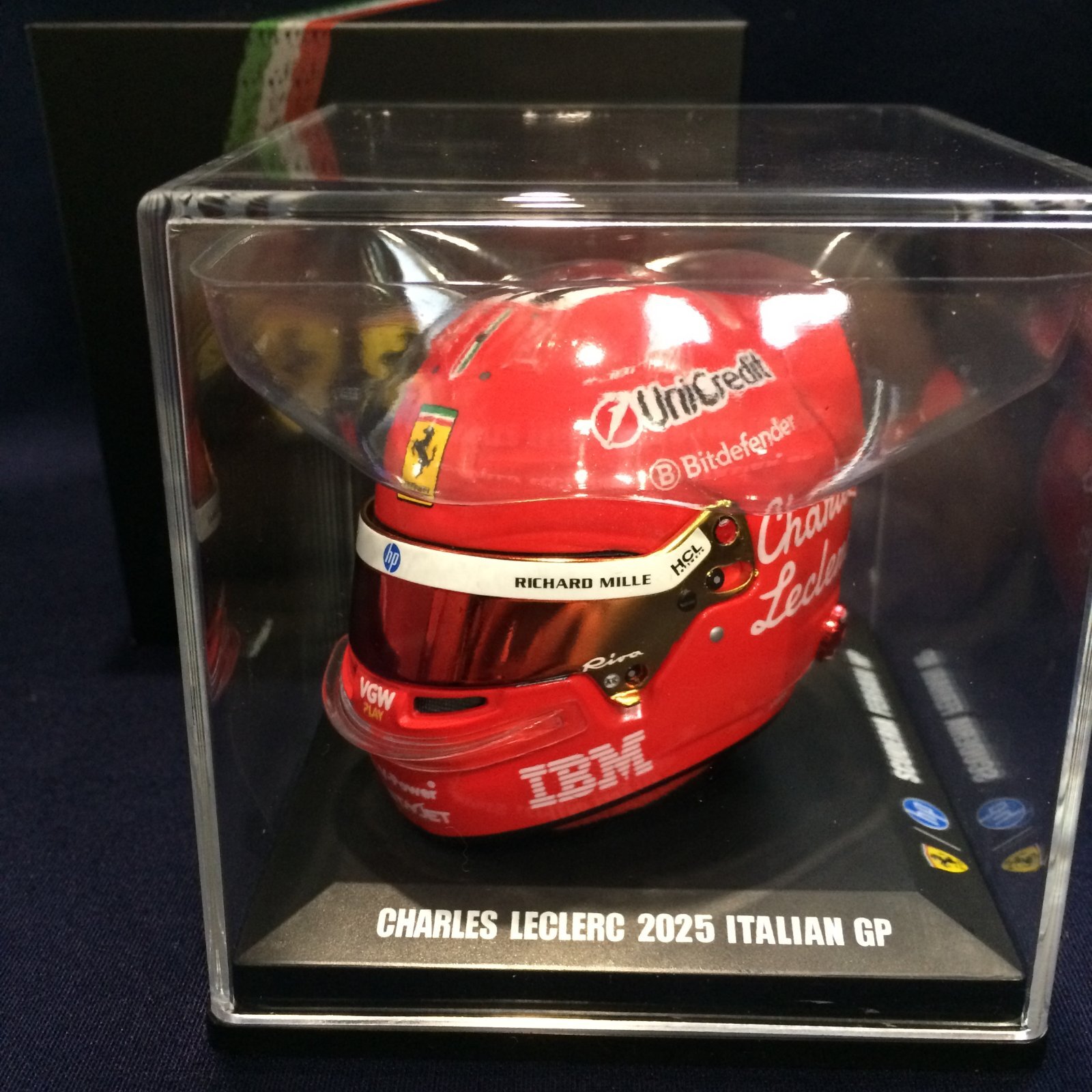 画像1: 新品正規入荷品●LOOKSMART 1/5 FERRARI F1 ITALIAN GP 2025 (C.ルクレール）ミニヘルメット