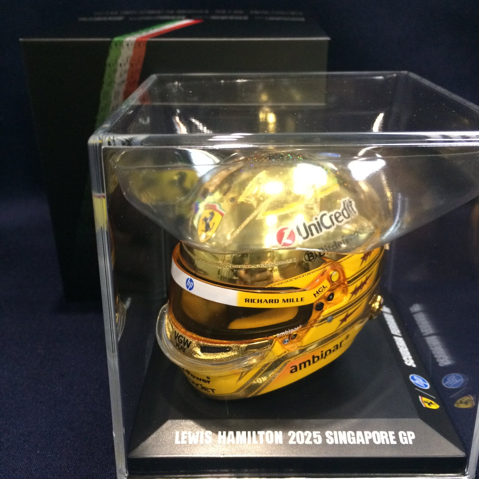 画像1: 新品正規入荷品●LOOKSMART 1/5 FERRARI F1 SINGAPORE GP 2025 (L.ハミルトン）ミニヘルメット