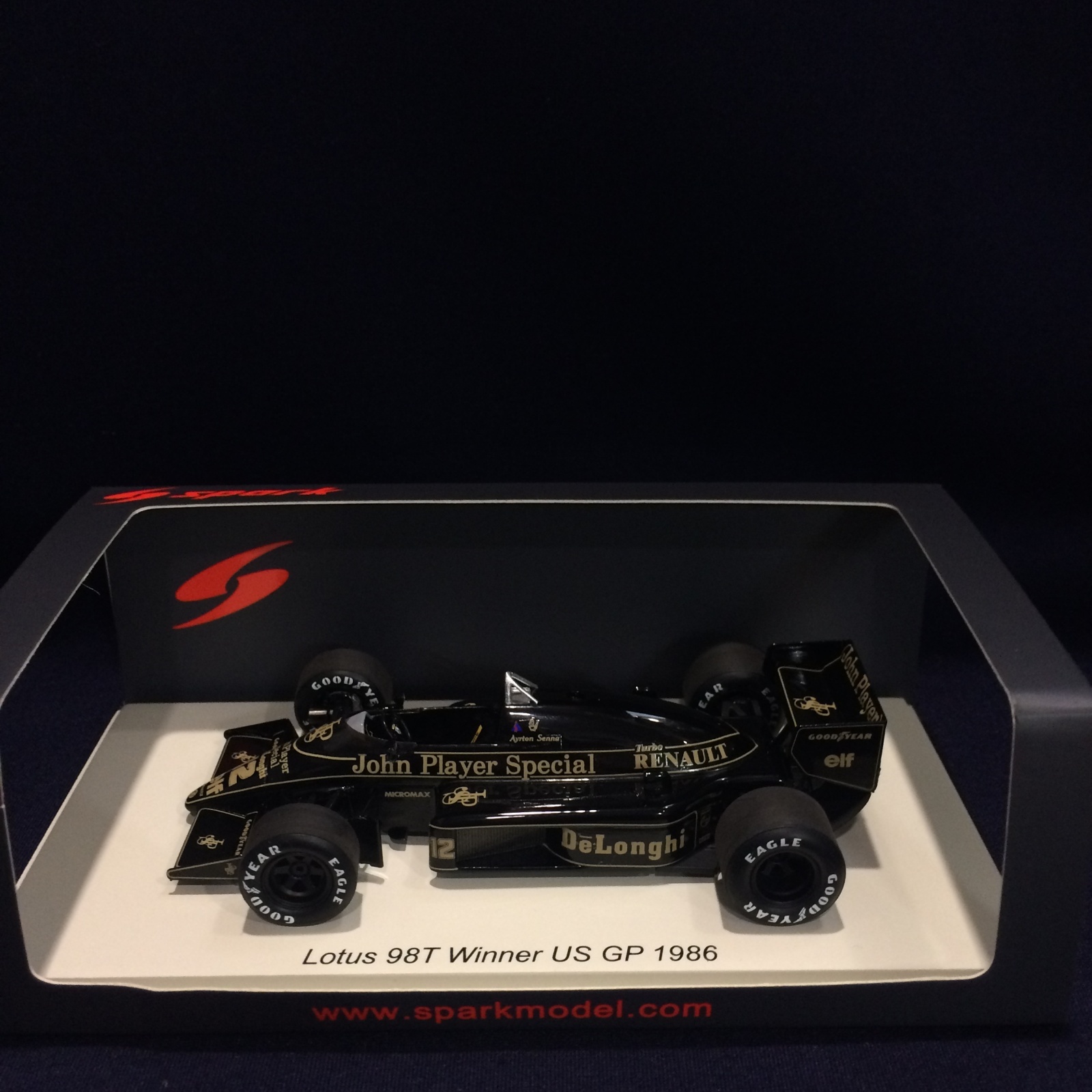 画像1: 新品正規荷品●SPARK 1/43 LOTUS 98T WINNER US GP 1986 (A.セナ）#12 ※純正たばこ仕様●ドライバーノンフィギュア※