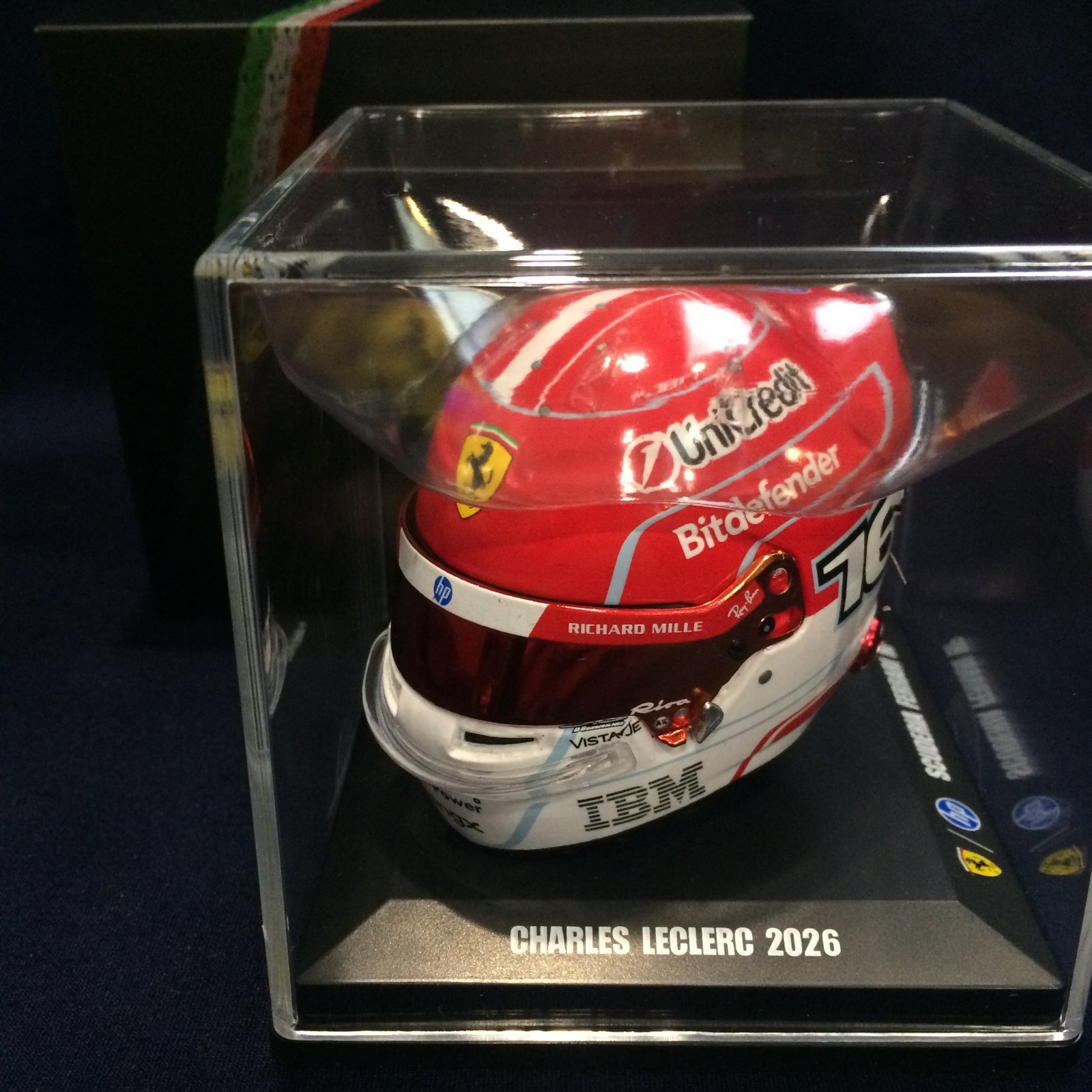 画像1: 新品正規入荷品●LOOKSMART 1/5 FERRARI 2026 (C.ルクレール）ミニヘルメット