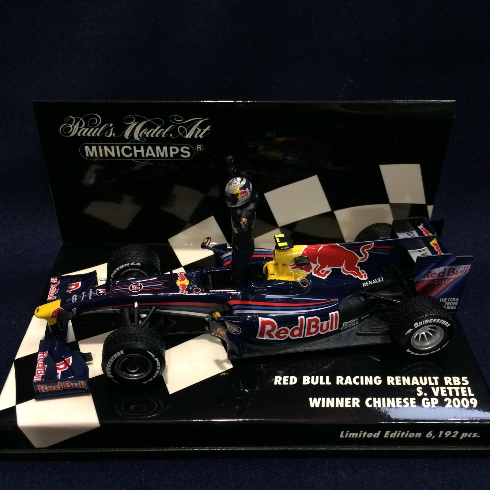 画像1: セカンドハンド品●PMA1/43 RED BULL RENAULT RB5 WINNER CHINESE GP 2009 (S.ベッテル）#15