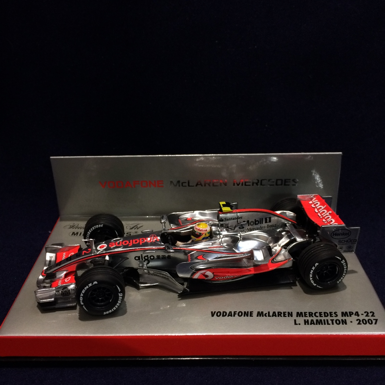 画像1: セカンドハンド品●チーム別注品●PMA1/43 VODAFONE McLAREN MERCEDES MP4-22 (L.ハミルトン）#2