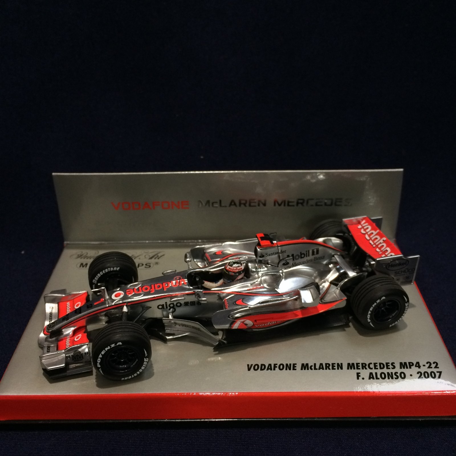 画像1: セカンドハンド品●チーム別注品●PMA1/43 VODAFONE McLAREN MERCEDES MP4-22 (F.アロンソ）#1