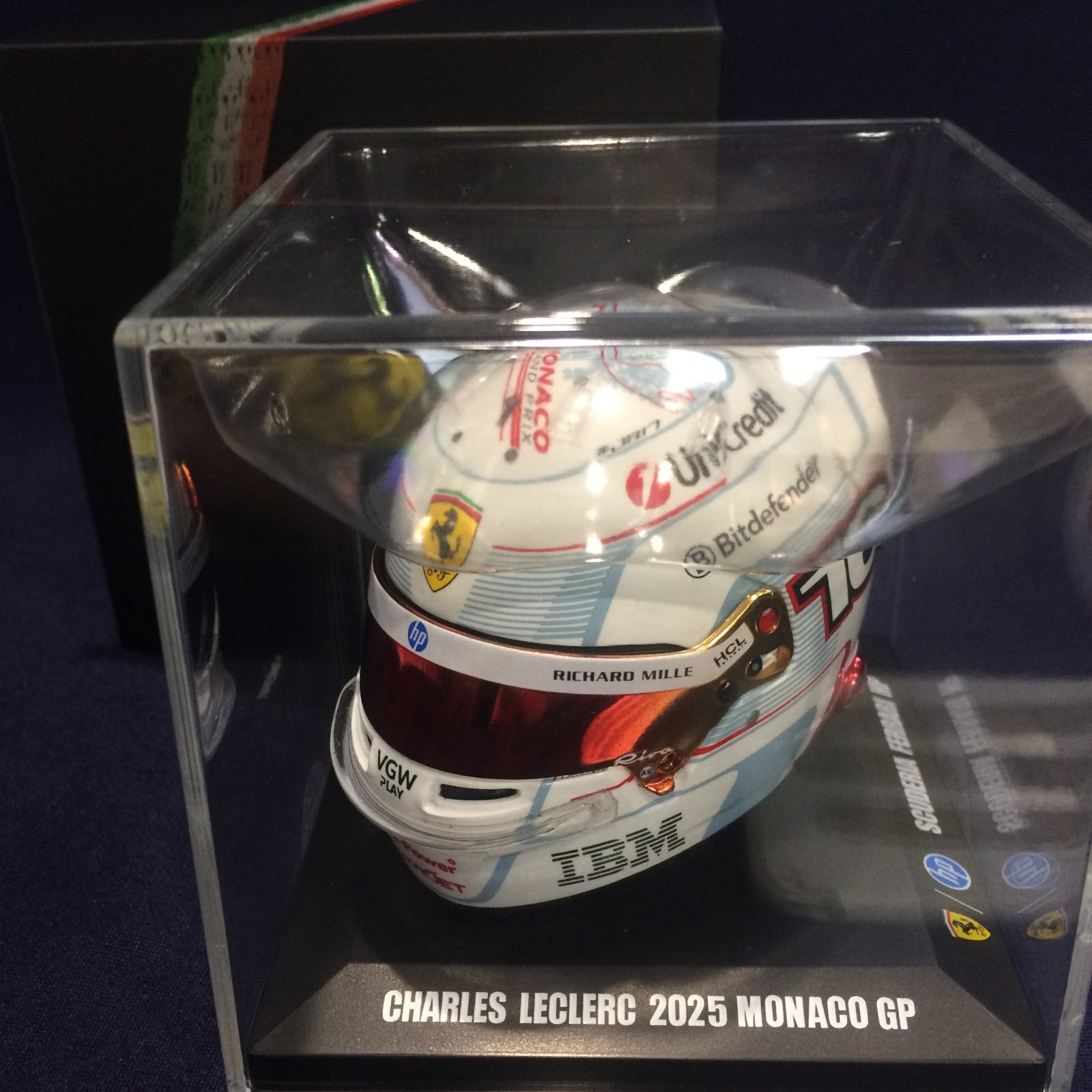 画像1: 新品正規入荷品●LOOKSMART 1/5 FERRARI MONACO GP 2025 (C.ルクレール）ミニヘルメット