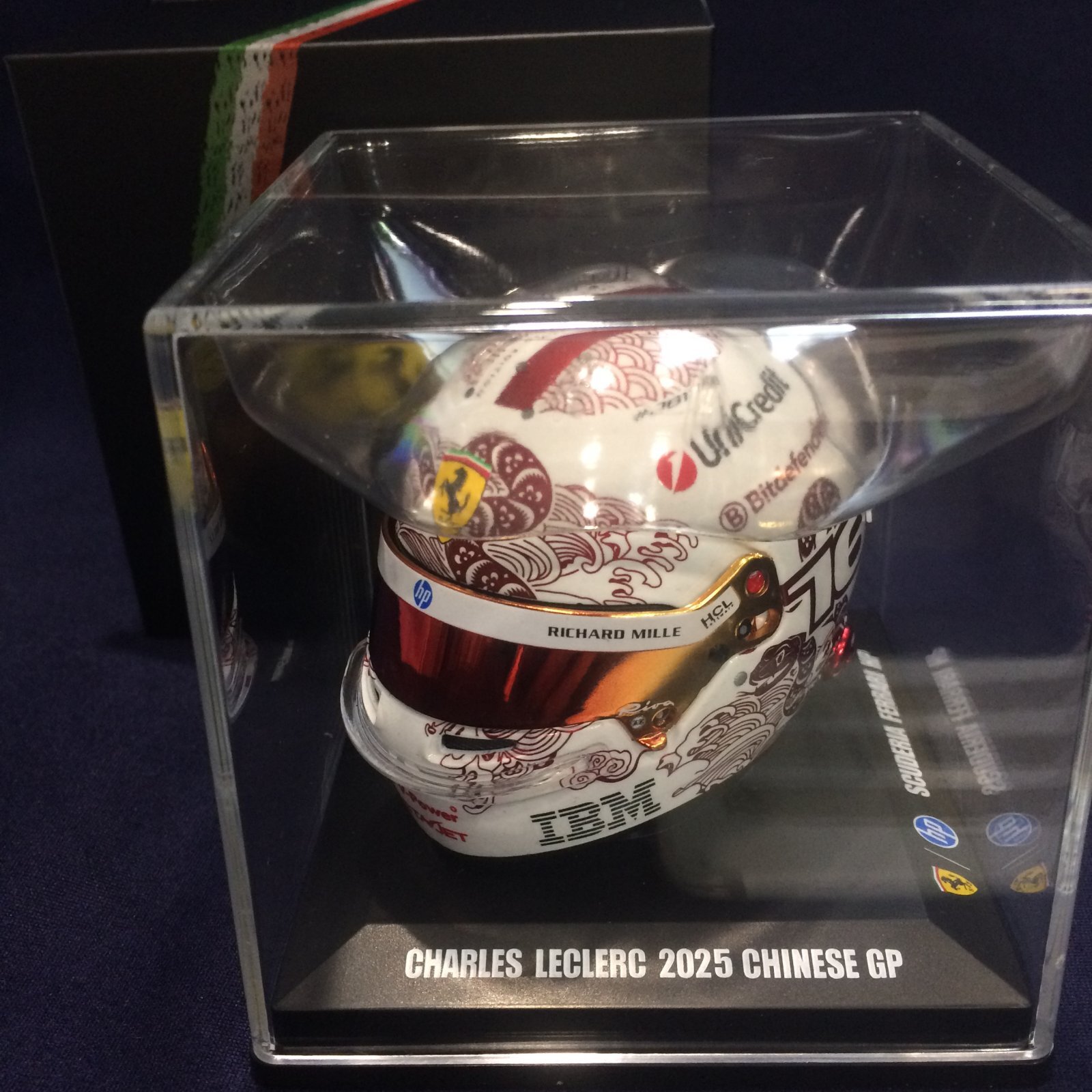 画像1: 新品正規入荷品●LOOKSMART 1/5 FERRARI CHINESE GP 2025 (C.ルクレール）ミニヘルメット